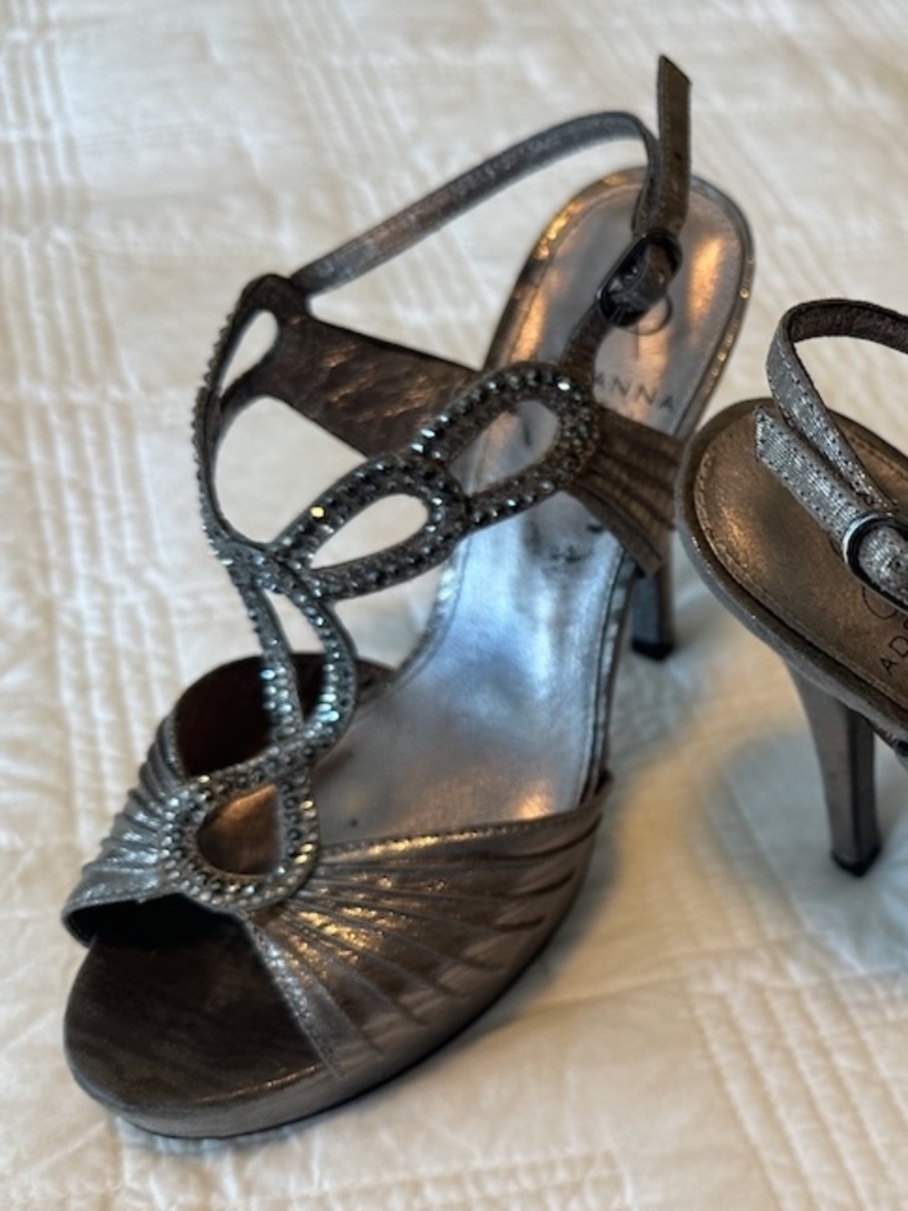 Adrianna Papell Madalen Gunmetal Moiret Metalic Heels 6M